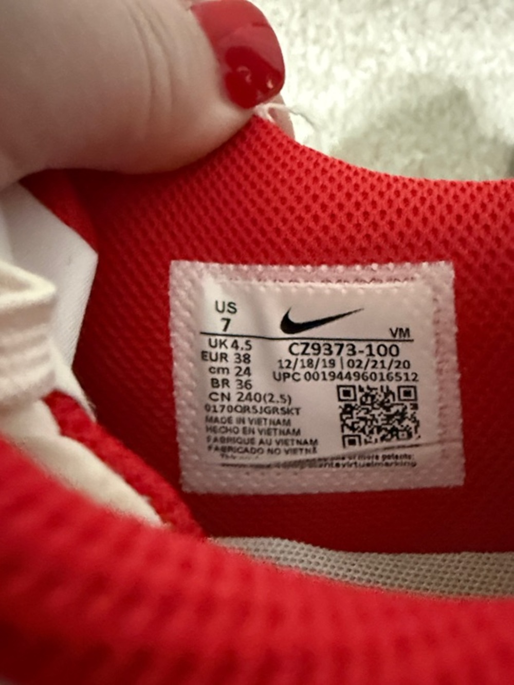Nike Air Max with Red Swoosh - Picture 6 of 6